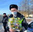 «Цветы для автоледи»! В Кингисеппском районе сотрудники ГИБДД дарили цветы девушкам за рулем - ГородКингисепп.РФ