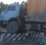 Мусоровоз снес ограждение на автодороге «Нарва» под Кингисеппом - ГородКингисепп.РФ