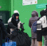 Лавочка закрыта. "Несуны" из Эстонии теряют заработки на переносе товаров в Ивангород - Kingisepp.Ru
